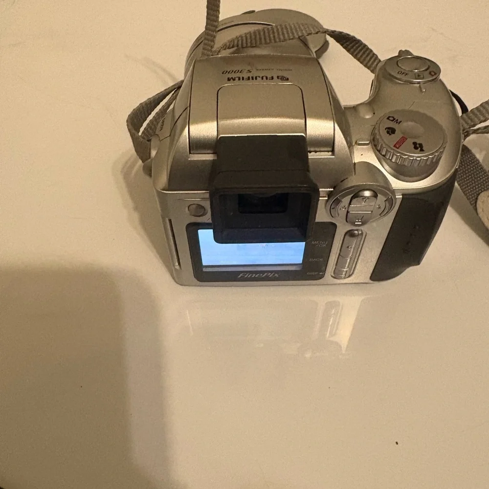 Fujifilm finepix S3000 Silver Digital Camera with Strap